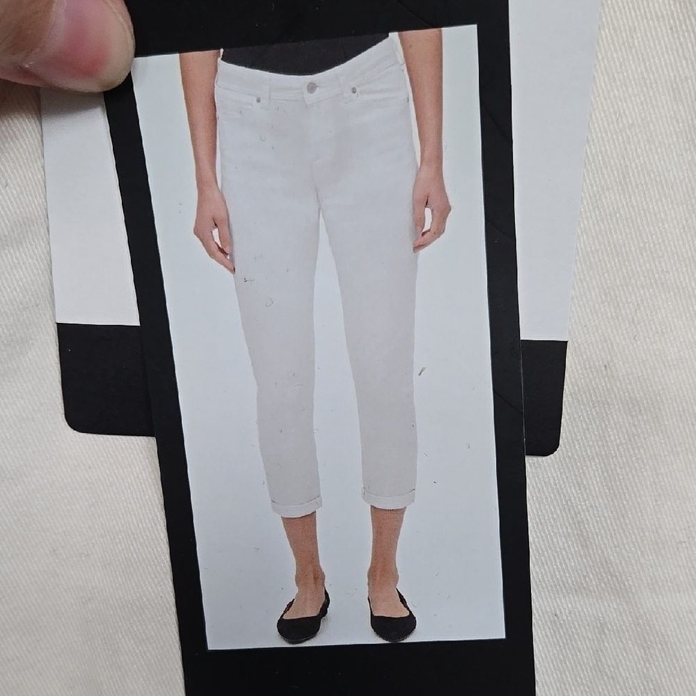 Calvin Klein Jeans Size 6 Ivory Mid Rise Straight Leg Capri Jeans